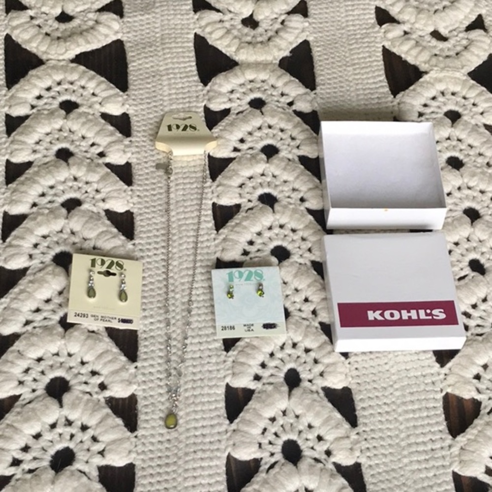 Kohl’s NWT Kohl’s 1928 Necklace & Earring Bundle